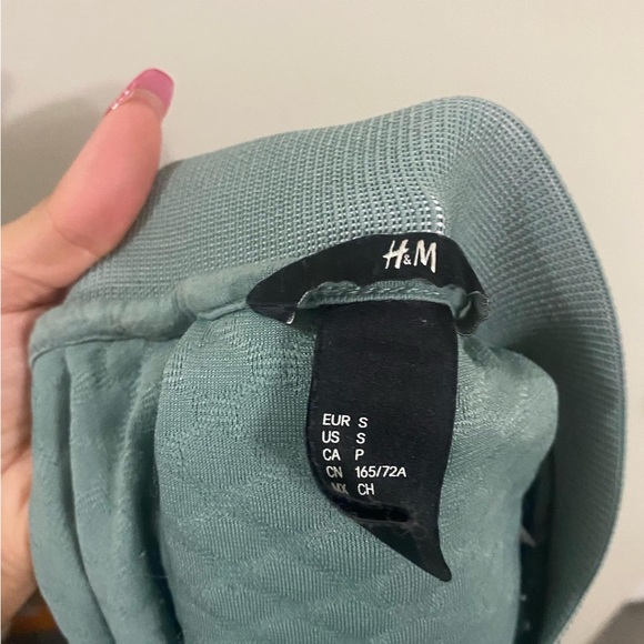 🛍️H&M LIMITED EDITION SKIRT - Picture 4 of 6